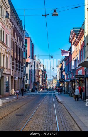 NORRKOPING, SCHWEDEN, 23. APRIL 2019: Blick auf die Drottninggatan Straße im Zentrum von Norrkoping, Schweden Stockfoto