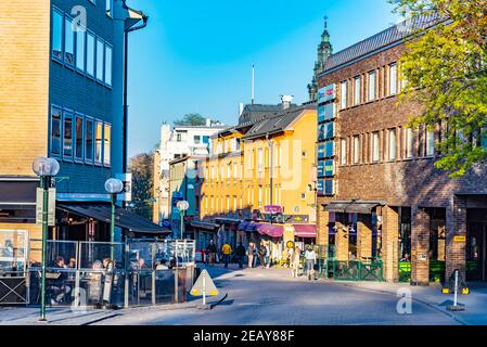 LINKOPING, SCHWEDEN, 23. APRIL 2019: Blick auf eine Straße im Zentrum von Linkoping, Schweden Stockfoto