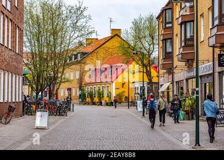 LUND, SCHWEDEN, 24. APRIL 2019: Blick auf eine Straße im Zentrum von Lund, Schweden Stockfoto