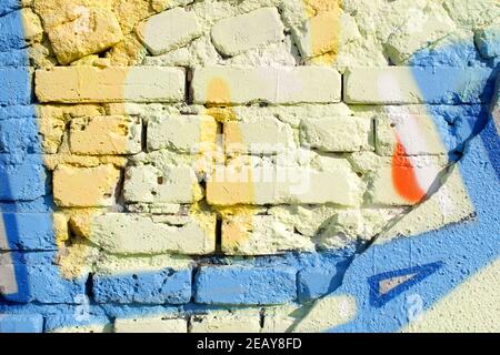 Ziegelwand mit graffiti Stockfoto