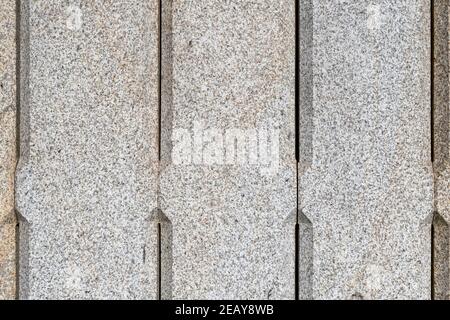 Betonpaneelwand. Textur und Spalten aus der Nähe Stockfoto