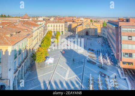 AVILA, SPANIEN, 5. OKTOBER 2017: Plaza de la Santa Teresa de Jesus in Avila, Spanien Stockfoto