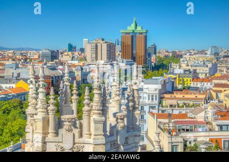 MADRID, SPANIEN, 6. OKTOBER 2017: Luftaufnahme des Paseo de Recoletos in Madrid, Spanien Stockfoto