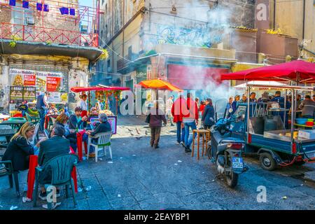 PALERMO, ITALIEN, 23. APRIL 2017: Blick auf den Markt der Vucciria in Palermo, Sizilien, Italien Stockfoto