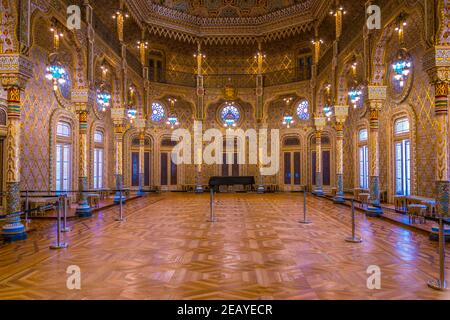 PORTO, PORTUGAL, 6. SEPTEMBER 2016: Der arabische Saal des Palacio da Bolsa-Gebäudes in Porto, Portugal. Stockfoto