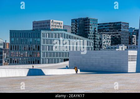 OSLO, NORWEGEN, 15. APRIL 2019: Skyline von Wolkenkratzern in Oslo, Norwegen Stockfoto