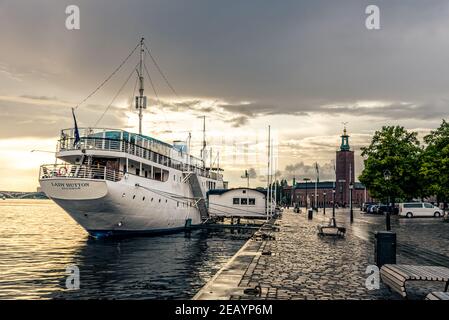 Stockholm, Schweden - 8. August 2019: Lady Hutton schwimmende Hotel-und Restaurant Schiff im Hafen von Riddarholme vertäut Stockfoto