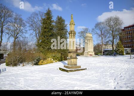 Maidstone, Kent, Großbritannien. Februar 2021, 11th. Ein kalter, aber sonniger Tag in Kent nach dem gestrigen Schneefall. Brenchley Gardens Credit: Phil Robinson/Alamy Live News Stockfoto