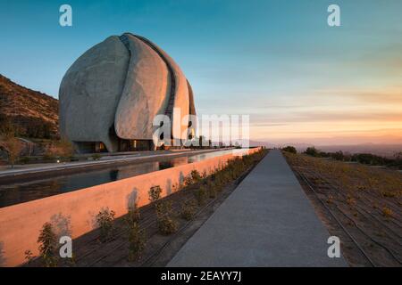 Santiago, Region Metropolitana, Chile - der acht Bahá’í Tempel der Welt und der erste in Südamerika, am Fuße des Stockfoto