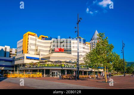 ROTTERDAM, NIEDERLANDE, 5. AUGUST 2018: Ansicht der Zentralbibliothek in Rotterdam, Niederlande Stockfoto