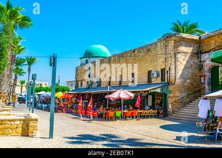 ACRE, ISRAEL, 12. SEPTEMBER 2018: Straße vor der al Jazzar Moschee von Akko, Israel Stockfoto