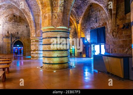 ACRE, ISRAEL, 12. SEPTEMBER 2018: Innenansicht der Ritterhalle in Akko, Israel Stockfoto