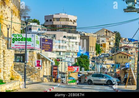 TSFAT, ISRAEL, 13. SEPTEMBER 2018: Blick auf eine Handelsstraße in Tsfat/Safed, Israel Stockfoto