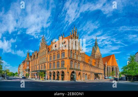 HANNOVER, 29. APRIL 2018: Traditionelle rote Backsteinhäuser im Zentrum von Hannover Stockfoto