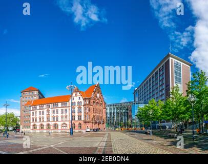 DORTMUND, 30. APRIL 2018: Blick auf den Friedensplatz im Zentrum von Dortmund Stockfoto