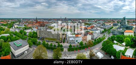 HANNOVER, 29. APRIL 2018: Luftaufnahme von Hannover dominiert von der Marktkirche, Deutschland Stockfoto