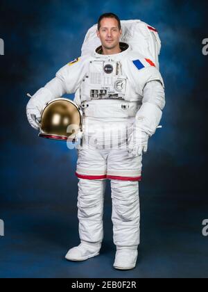 European Space Agency Astronaut und SpaceX Crew-2 Mission Specialist Thomas Pesquet Portrait in seinem NASA EVA Space Suit im Johnson Space Center 8. Dezember 2020 in Houston, Texas. Stockfoto