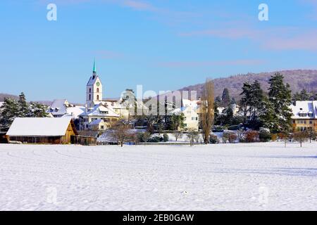 Malerische Aussicht Riehen Village in Winterkleidung, Kanton Basel Stadt, Schweiz. Stockfoto