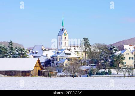 Malerische Aussicht Riehen Village in Winterkleidung, Kanton Basel Stadt, Schweiz. Stockfoto