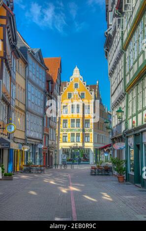 HANNOVER, 29. APRIL 2018: Die Menschen schlendern durch das Zentrum von Hannover Stockfoto
