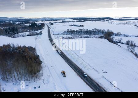 Bankfoot, Perthshire, Schottland, Großbritannien. Februar 2021. Luftaufnahme der Baustelle des Modernisierungsprojekts A9 zwischen Luncarty und Pass of Birnam. Dieser Abschnitt der A9 wird auf zweispurige Fahrbahn ausgebaut und soll bis zum Winter 2021 fertiggestellt werden. Der jüngste Infrastrukturinvestitionsplan der schottischen Regierung (IIP) verpflichtet sich nicht, bis 2025 die Dualleistung der gesamten A9 wie ursprünglich erwartet abzuschließen.Iain Masterton/Alamy Live News Stockfoto