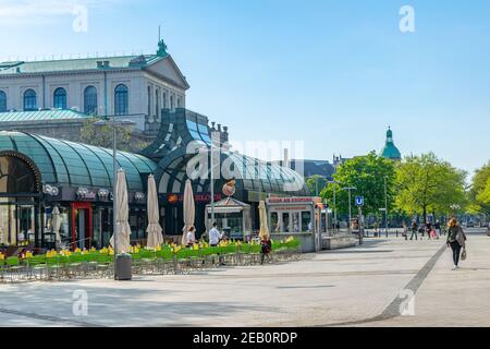 HANNOVER, 29. APRIL 2018: Blick auf den Marktplatz in Kröpcke im Zentrum von Hannover Stockfoto