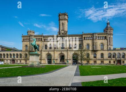 HANNOVER, 29. APRIL 2018: Blick auf das historische Gebäude der Leibnitz Universität in Hannover Stockfoto