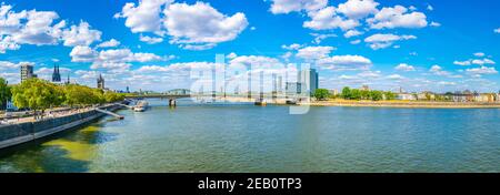 KÖLN, 11. AUGUST 2018: Kennedy-Kai in Köln Stockfoto