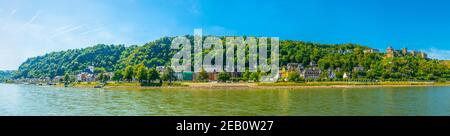 ST. GOAR, 16. AUGUST 2018: Blick auf die Uferpromenade von St. Goar Stockfoto