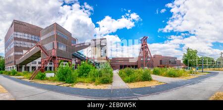 ESSEN, 10. AUGUST 2018: Der Industriekomplex Zollverein beherbergt ein Regionalmuseum in der ehemaligen Kohlehauserei Essen Stockfoto