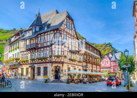 BACHARACH, DEUTSCHLAND, 16. AUGUST 2018: Blick auf eine Straße im Zentrum von Bacharach Stockfoto