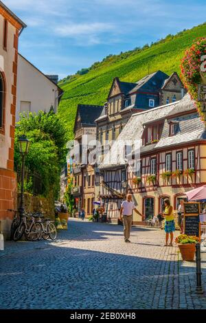 BACHARACH, DEUTSCHLAND, 16. AUGUST 2018: Blick auf eine Straße im Zentrum von Bacharach Stockfoto