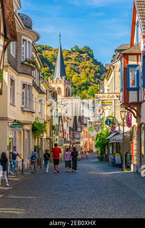 BACHARACH, DEUTSCHLAND, 16. AUGUST 2018: Blick auf eine Straße im Zentrum von Bacharach Stockfoto