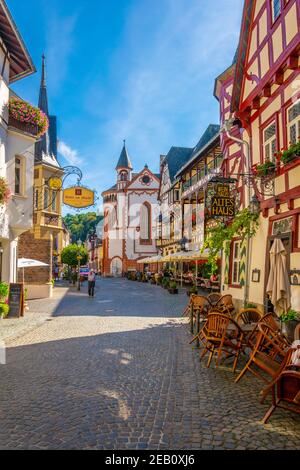 BACHARACH, DEUTSCHLAND, 16. AUGUST 2018: Blick auf eine Straße im Zentrum von Bacharach Stockfoto