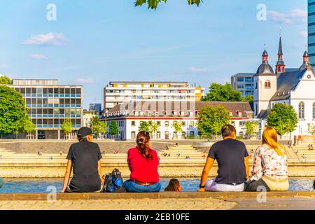 KÖLN, 11. AUGUST 2018: Uferpromenade in Köln Stockfoto