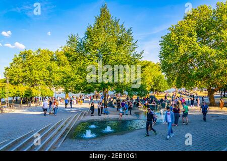 KÖLN, 11. AUGUST 2018: Uferpromenade in Köln Stockfoto