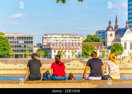 KÖLN, 11. AUGUST 2018: Uferpromenade in Köln Stockfoto