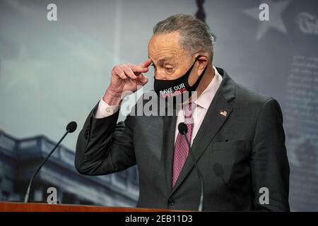 Washington, Usa. Februar 2021, 11th. Der Mehrheitsführer des Senats, Charles Schumer, D-NY, spricht auf einer Pressekonferenz im US-Kapitol am 11. Februar 2021 in Washington, DC. Schumer sprach von der Notwendigkeit, das Hilfspaket COVID-19 als Teil der Haushaltsentschließung zu verabschieden. Foto von Ken Cedeno/Sipa U. SA Quelle: SIPA USA/Alamy Live News Stockfoto