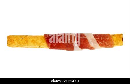 Parmaschinken-Prosciutto oder spanischer Jamon mit Grissini-Paniermehl isoliert auf weißem Hintergrund. Stockfoto