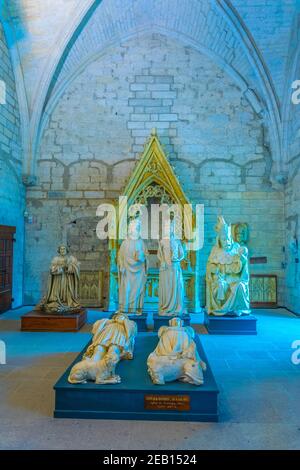 AVIGNON, FRANKREICH, 22. JUNI 2017: Gräber im Inneren des Papstpalastes in Avignon, Frankreich Stockfoto