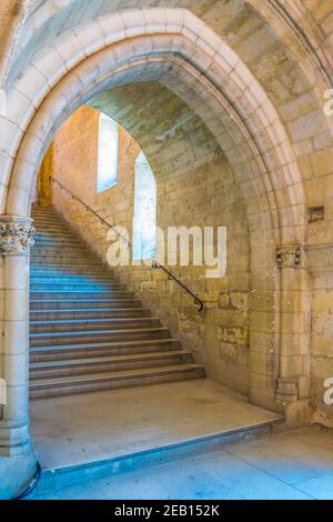 AVIGNON, FRANKREICH, 22. JUNI 2017: Touristen schlendern durch das Palais de Papes in Avignon, Frankreich Stockfoto