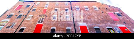 Hohes beeindruckendes rotes Ziegelgebäude. The Maltings, Staitthe Street, Wells-Next-the-Sea North Norfolk England Stockfoto