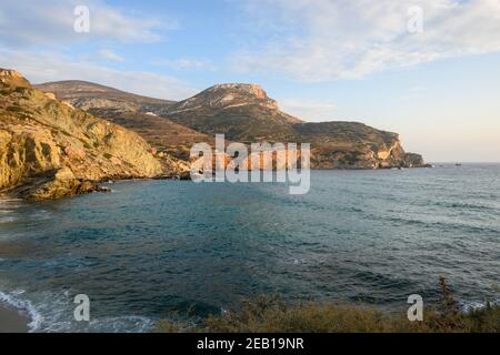 Agali Strand, einer der schönsten Strände der Insel Folegandros. Kykladen, Griechenland Stockfoto