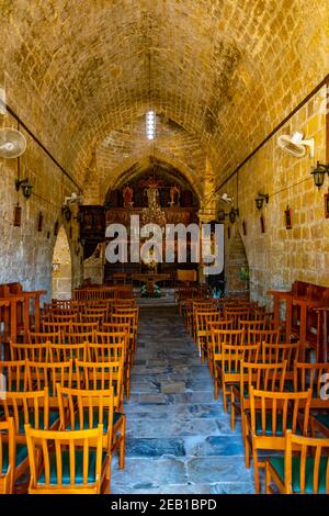 PAPHOS, ZYPERN, 18. AUGUST 2017: Innenraum der Agia Kyriaki Chrysopolitissa Kirche in Paphos, Zypern Stockfoto