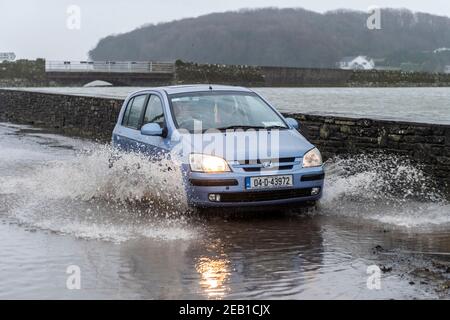 Timoleague, West Cork, Irland. Februar 2021, 11th. Nach einem Tag mit sintflutartigen Regenfällen und Winterschauern überflutete Timoleague heute Abend bei Flut. Quelle: AG News/Alamy Live News Stockfoto