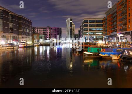 Gefrorene Liegeplätze am Leeds Dock, West Yorkshire Stockfoto