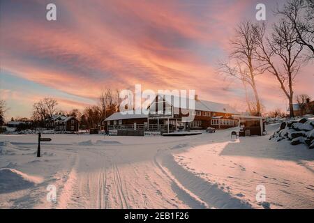 Schneebedeckter schwedischer Golfplatz Stockfoto