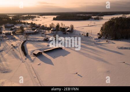 Schneebedeckter schwedischer Golfplatz Stockfoto