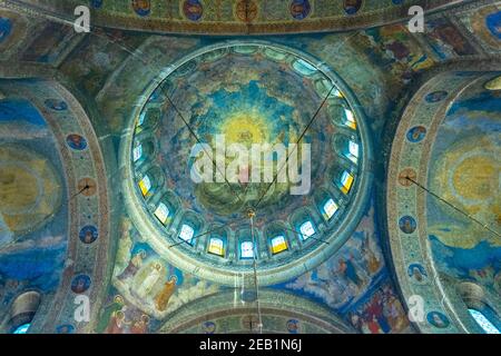 SOFIA, BULGARIEN, 2. SEPTEMBER 2018: Innenansicht der Kathedrale von St. Alexander Nevski in Sofia, Bulgarien Stockfoto