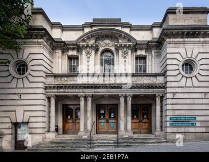 Eingang/Rezeption für Stockport Town Hall/Ballroom. Die Architektur ist englischer Barock. Stockport, England, Großbritannien Stockfoto